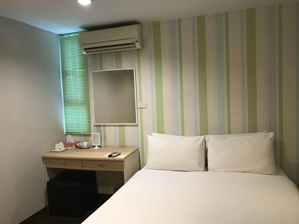 Urban House Hotel Bangkok Luaran gambar