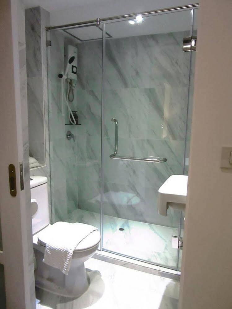 Urban House Hotel Bangkok Luaran gambar