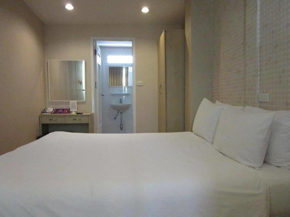 Urban House Hotel Bangkok Luaran gambar
