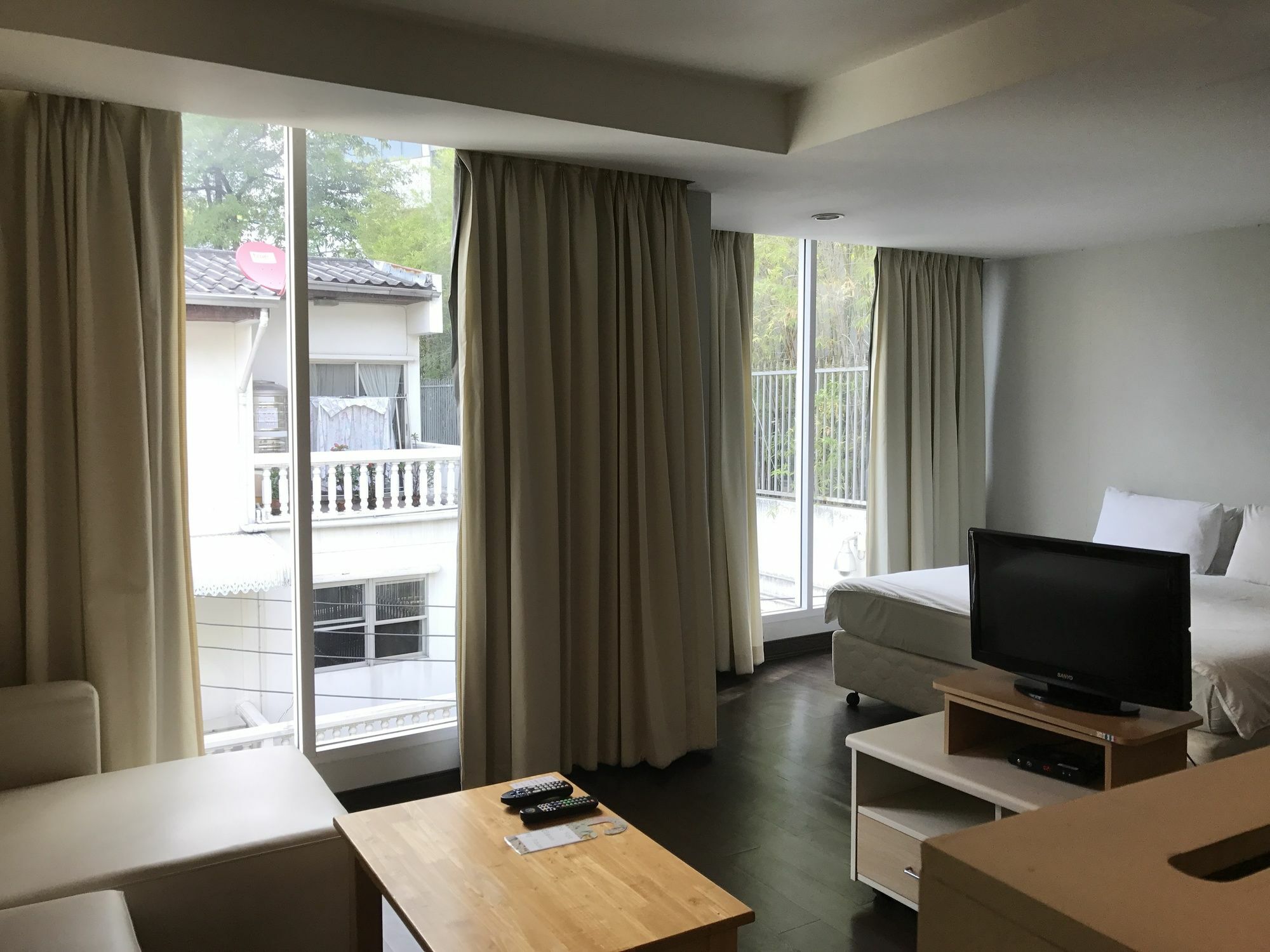 Urban House Hotel Bangkok Luaran gambar