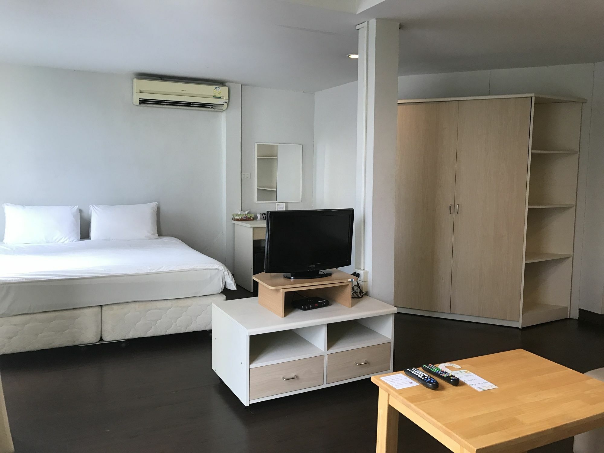 Urban House Hotel Bangkok Luaran gambar