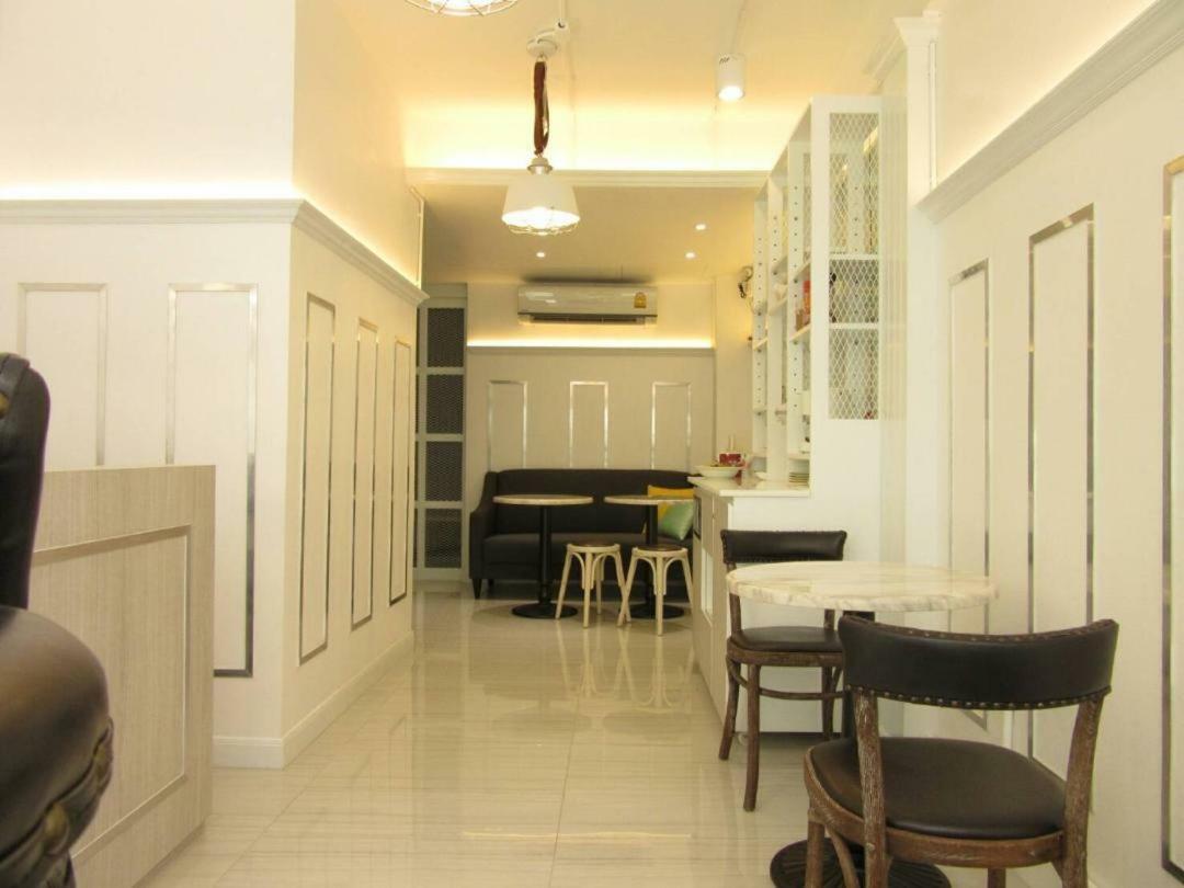 Urban House Hotel Bangkok Luaran gambar